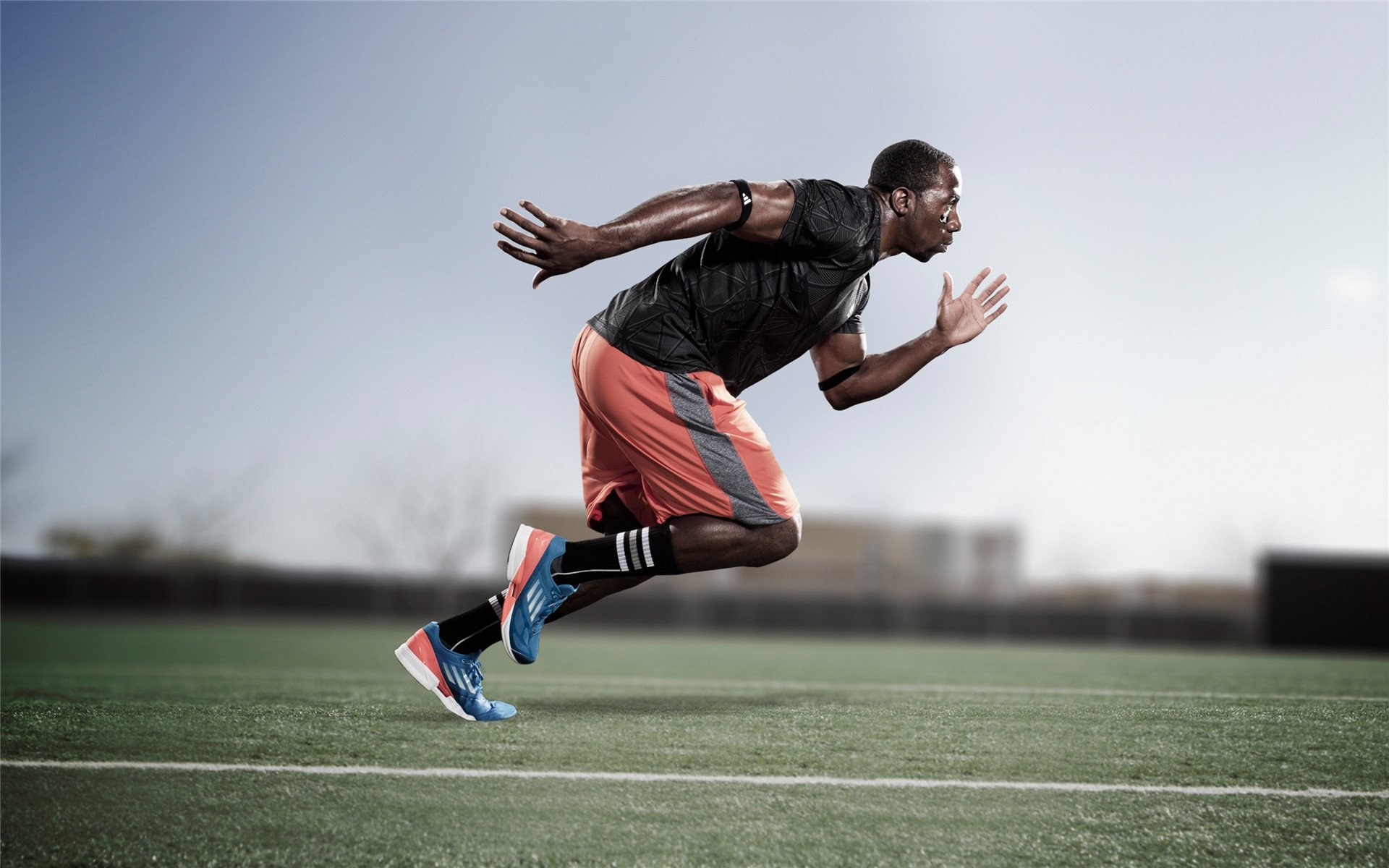 场地情况变化频繁队伍赛前适应训练安排更加灵活，比赛场地怎么形容